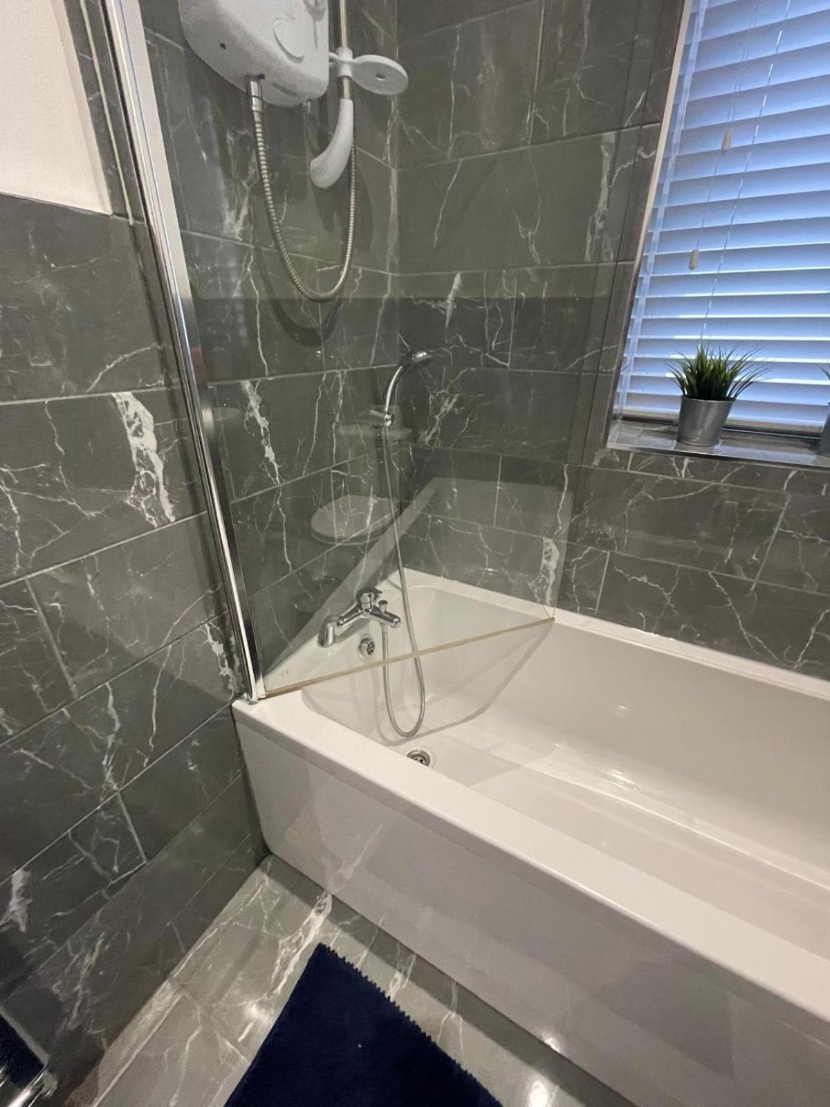 Spacious 2 Bedroom Apartment Liverpool Zewnętrze zdjęcie