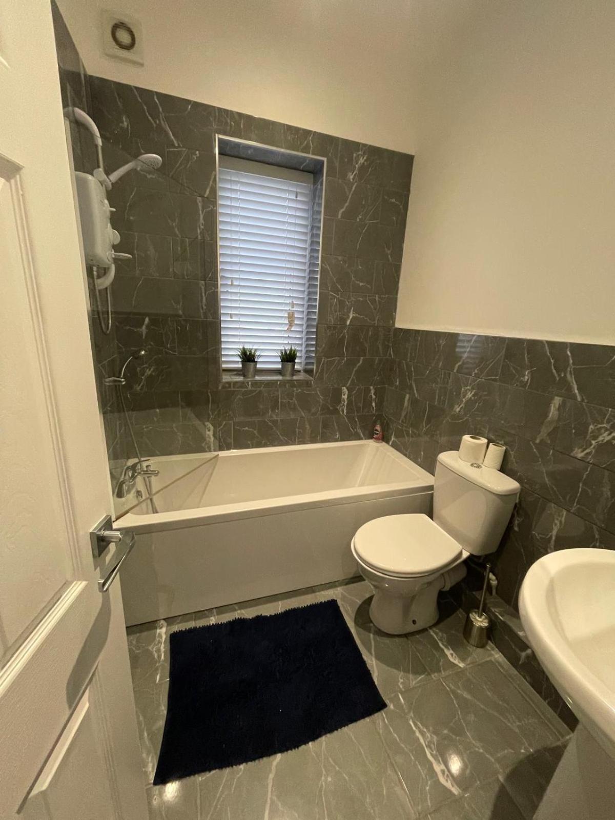 Spacious 2 Bedroom Apartment Liverpool Zewnętrze zdjęcie